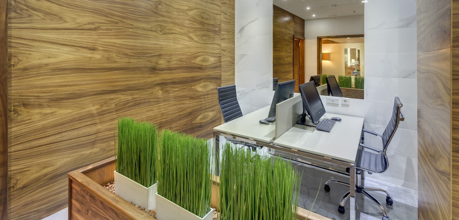 Business Centre Computer Area at Preluna Hotel Malta