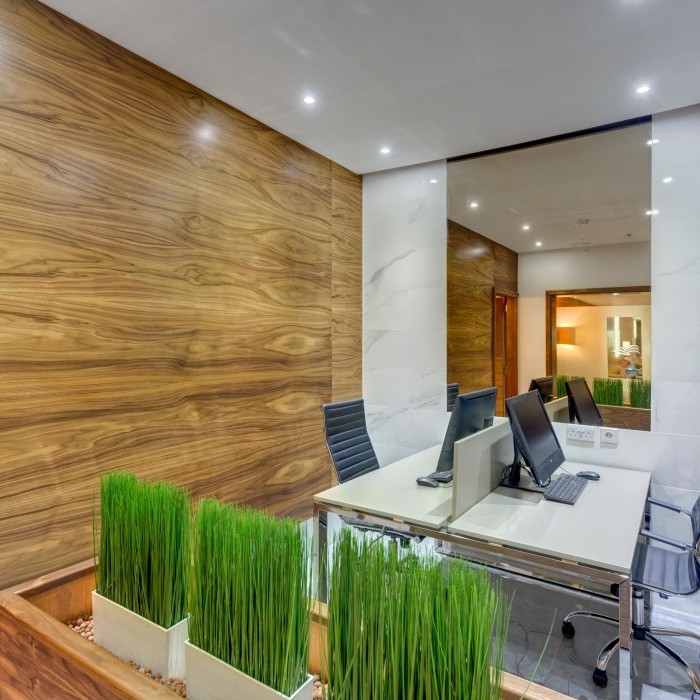 056-IT-internet-caf-_73681801