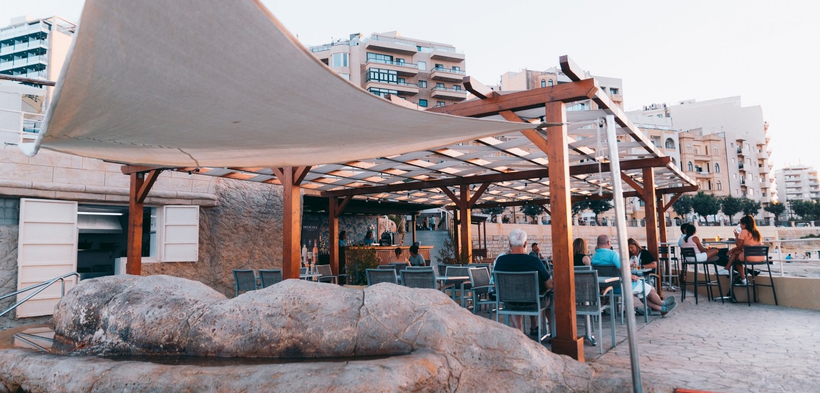 People enjoying Preluna Beach Club Restaurant 